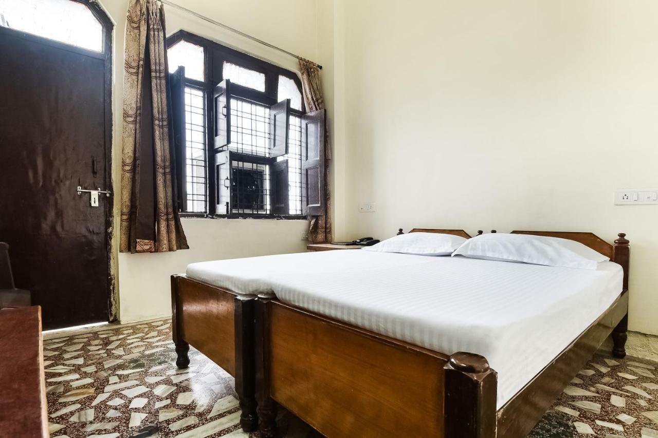 Hotel Lalit Palace Babina Экстерьер фото