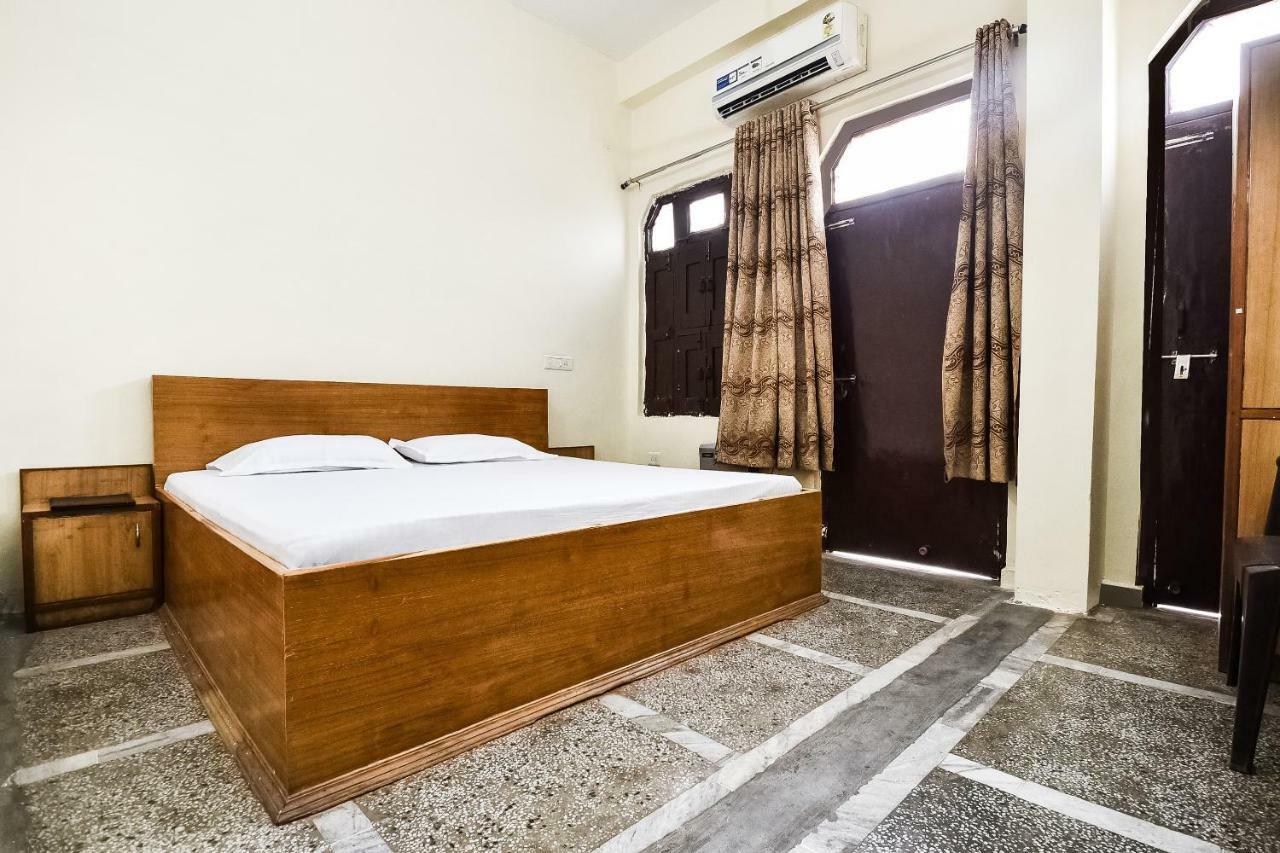 Hotel Lalit Palace Babina Экстерьер фото