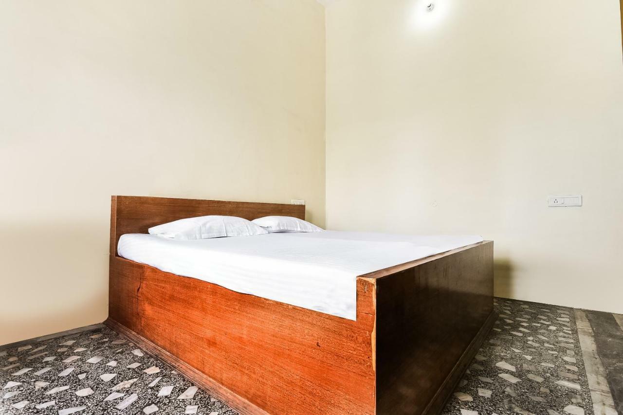 Hotel Lalit Palace Babina Экстерьер фото
